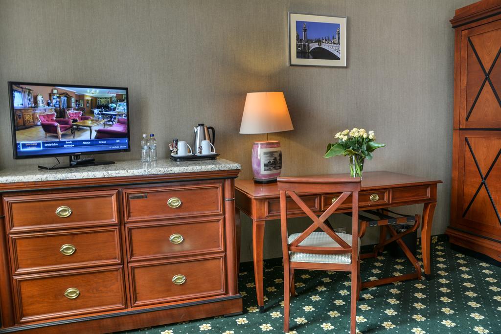 Komoda Club Residence Kaliszki Стая снимка